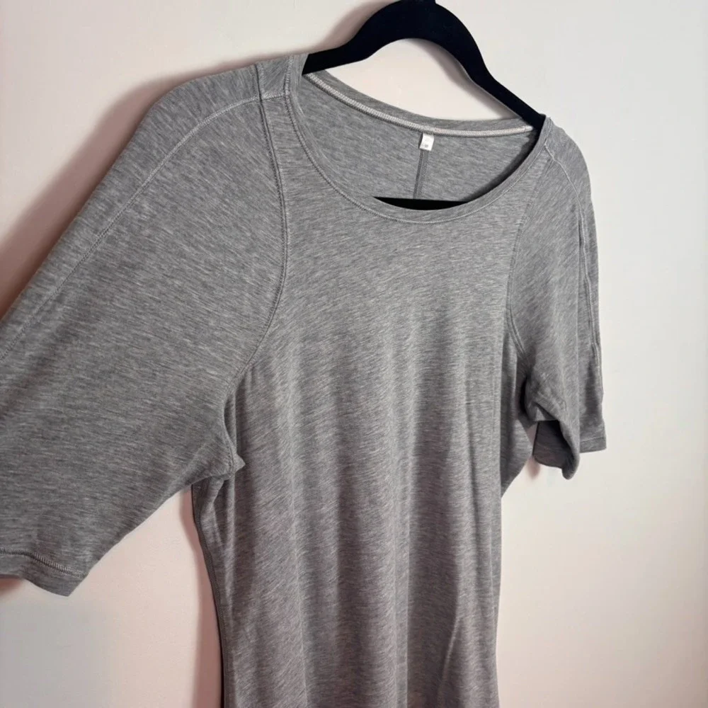 Lululemon Womens License to Train Classic Fit T-Shirt Grey size 10 Athleisure